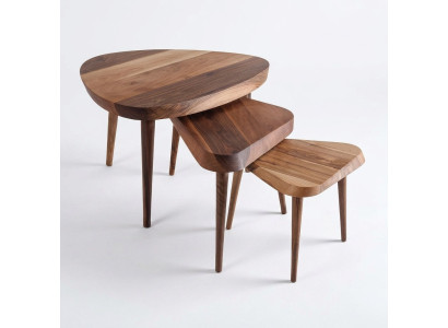 Eleganter brauner Couchtisch aus Holz im stilvollen Design