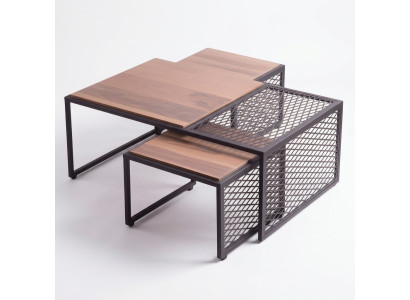Eleganter brauner Holztisch im modernen Design