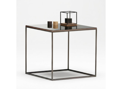 Eleganter Beistelltisch aus Metall in Braun für modernes Wohnzimmer