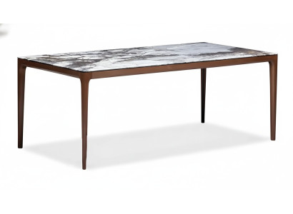 Eleganter Esstisch aus Holz in warmem Braun für modernes Esszimmer