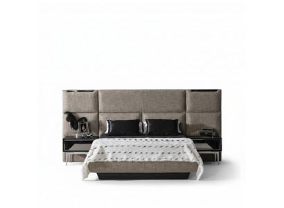 Elegantes graues Bett mit Nachttischen aus Holz und Textil