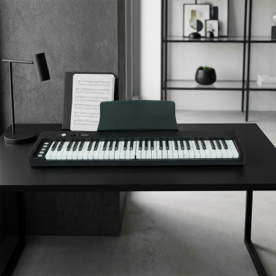 Compact synthesizer: 61 sensitive keys, lightweight, versatile options