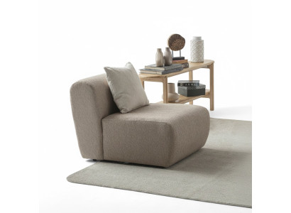 Eleganter brauner Holz-Textil Sessel im modernen Design