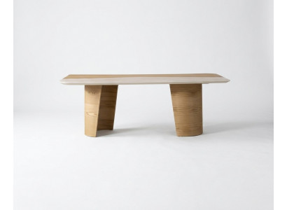 Eleganter brauner Couchtisch aus Holz im modernen Stil