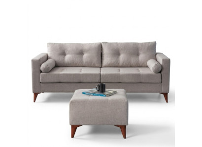 Ein warmer Akzent im Interieur – ein Sofa in stilvollem Design