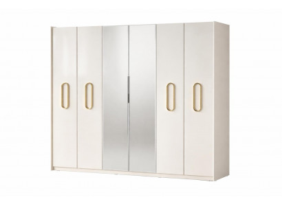 Geräumiger Kleiderschrank im modernen Design mit viel Stauraum