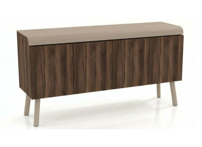 Modernes Sideboard in Holzoptik mit Türen eleganten Beinen