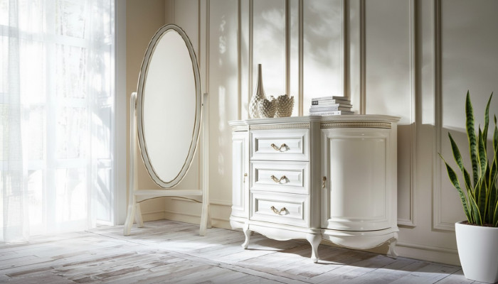 Classic dressing room with standing mirror and dresser - Verona