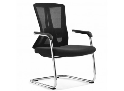Ergonomischer Konferenzstuhl mit schwarzem Netzbezug und Armlehnen