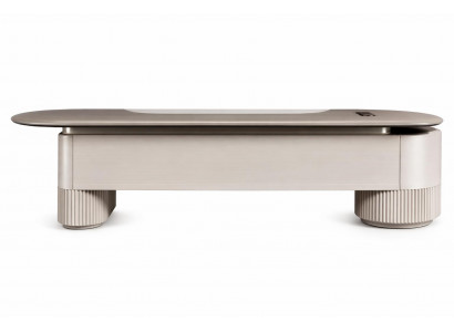 Moderner Chefschreibtisch mit eleganter Optik und großzügigem Design