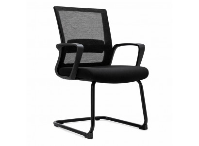 Moderne Bürostuhl mit schwarzem Netzrücken und ergonomischem Design