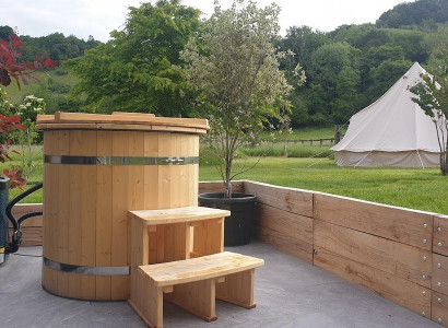 Outdoor-Spa  Wellnesspool Warmwasserbad Holzbottich Whirlpool