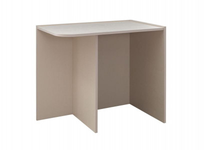Beiger Holzschreibtisch im modernen Design für Büro und Home-Office