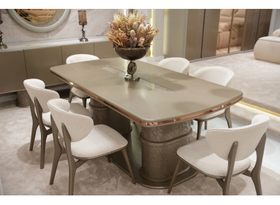 Elegantes Esszimmer-Set aus Holz in Beige mit stilvollem Design