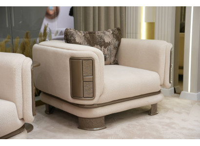 Eleganter beiger Stoffsessel im modernen Design