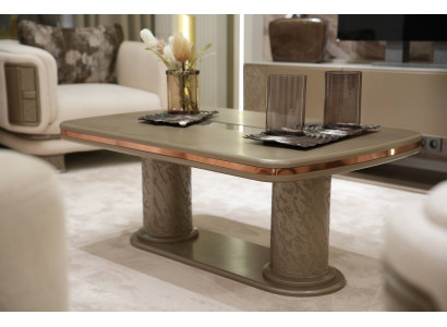 Moderner Couchtisch aus Holz in Braun, elegantes Design