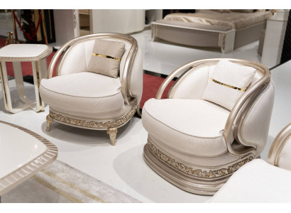 Elegante beige Stoffsessel im modernen Design, komfortabel und zeitlos