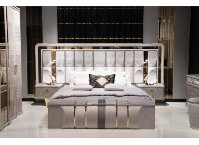 Schlafzimmer-Set aus Holz in Beige mit Bett, Nachttischen und Bank