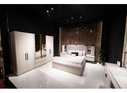 Elegantes Schlafzimmer-Set aus Holz in Beige mit Spiegel und Stauraum