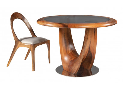 Eleganter brauner Holztisch in modernem Design
