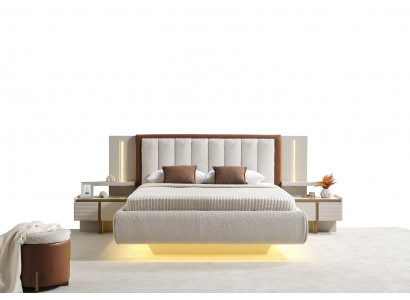 Schlafzimmer-Set in Beige aus Holz mit Bett, Nachttischen und Hocker