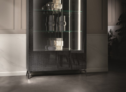 Vitrine aus Holz – Robust und elegant für Ihre Sammlung oder Dekoration