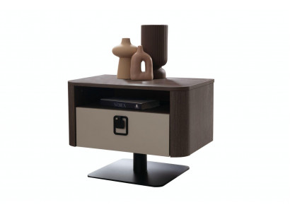 Nachttische aus Holz in Braun, eleganter Stil, zeitloses Design