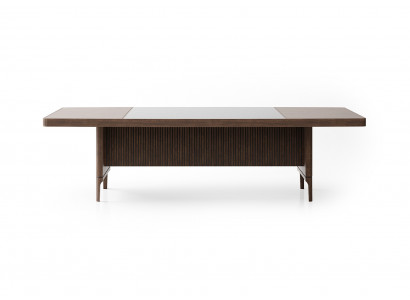 Eleganter Konferenztisch aus Holz in warmem Braun für modernes Büro