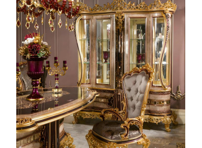 Eleganter Goldener Holzstuhl im modernen Design
