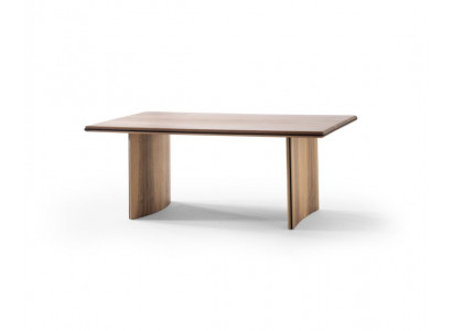 Eleganter brauner Esstisch aus Holz für modernes Esszimmer