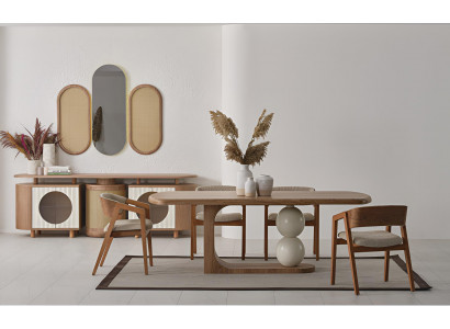 Elegantes Esszimmer-Set mit stilvollem Tisch, Stühlen und Sideboard