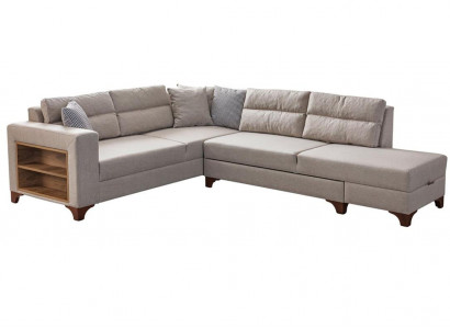 Massives Ecksofa mit eingebauten Regalen in zartem Cremefarbton
