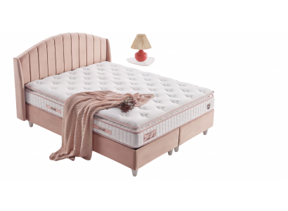 Glamouröses Bett in zartem Rosa aus strapazierfähigen Materialien