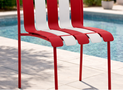 Designer Rot-Weißer Gartenstuhl Exklusives Metallgestell Sitzmöbel