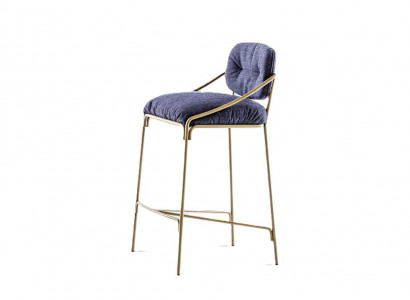 Barstuhl mit blauer Polsterung und goldfarbenem Metallgestell
