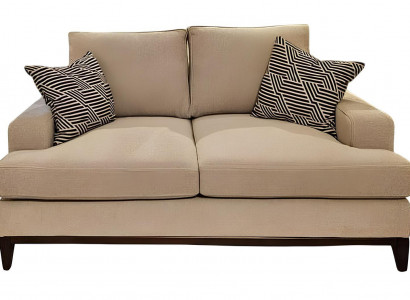 Stilvoller Beige 2-Sitzer im modernen Design