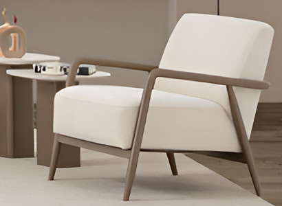 Weißes Wohnzimmer-Set – Bequemer Sessel und Runde Beistelltische für Ihr Zuhause
