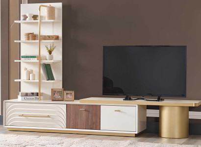 Elegantes TV-Unit mit Regalen und Schubladen mit goldenen Akzenten