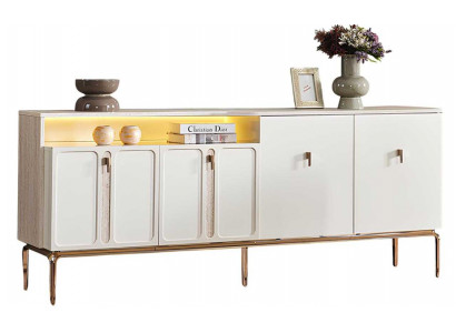 Moderne Konsole mit goldenen Akzenten und zusätzlichem Stauraum